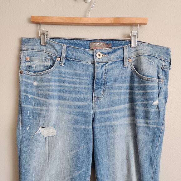 Torrid Boyfriend Straight Vintage Stretch Distressed Mid-Rise Jeans Size 12R - Picture 4 of 10